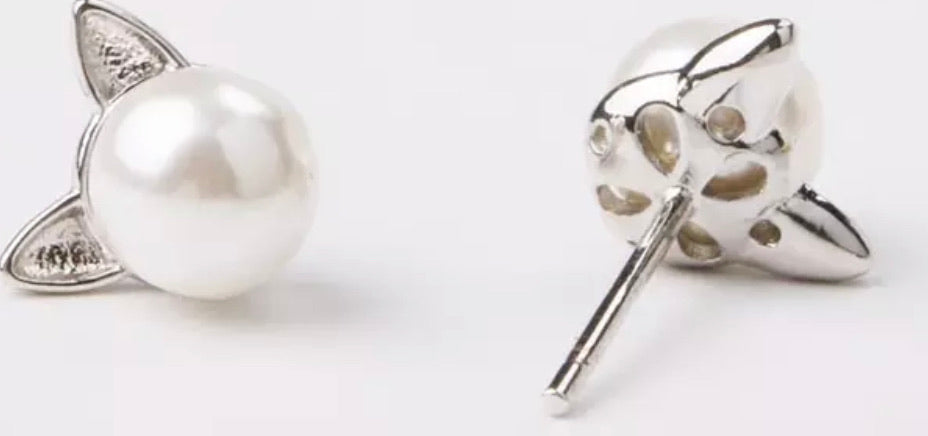 Cat Stud Earrings - www.sparklingjewellery.com